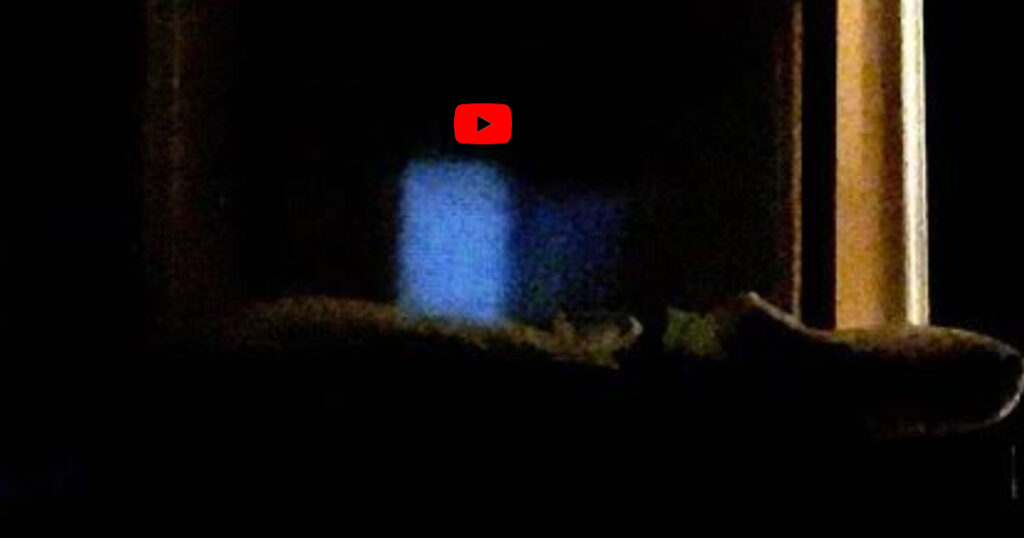 lightening still 2